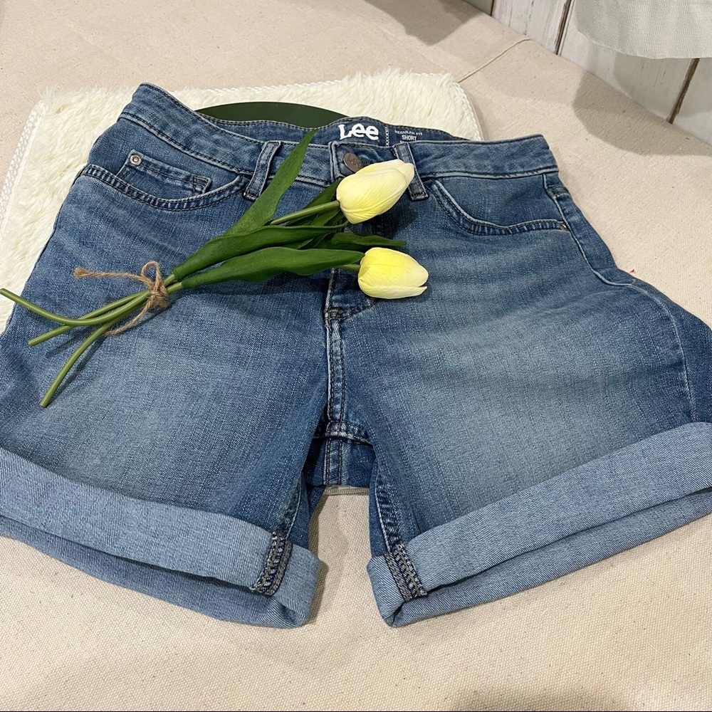 Lee Denim Regular Fit Short Mid Rise Light Blue Shorts, Washed - Not Worn, Sz. 6 - Picture 12 of 14